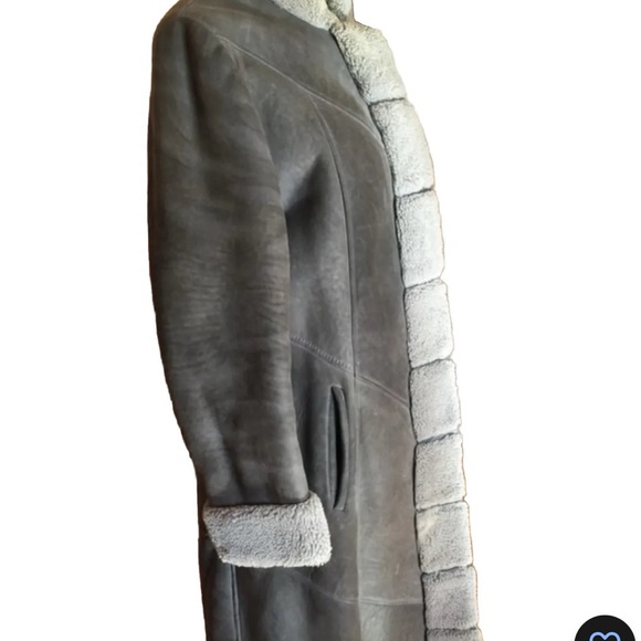 Beautiful shearling coat, stands collar. - Picture 2 of 9